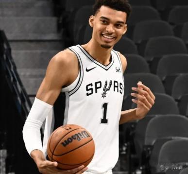 北京时间10月10日8点，NBA季前赛俄克拉荷马雷霆队PK圣安东尼奥马刺队！

