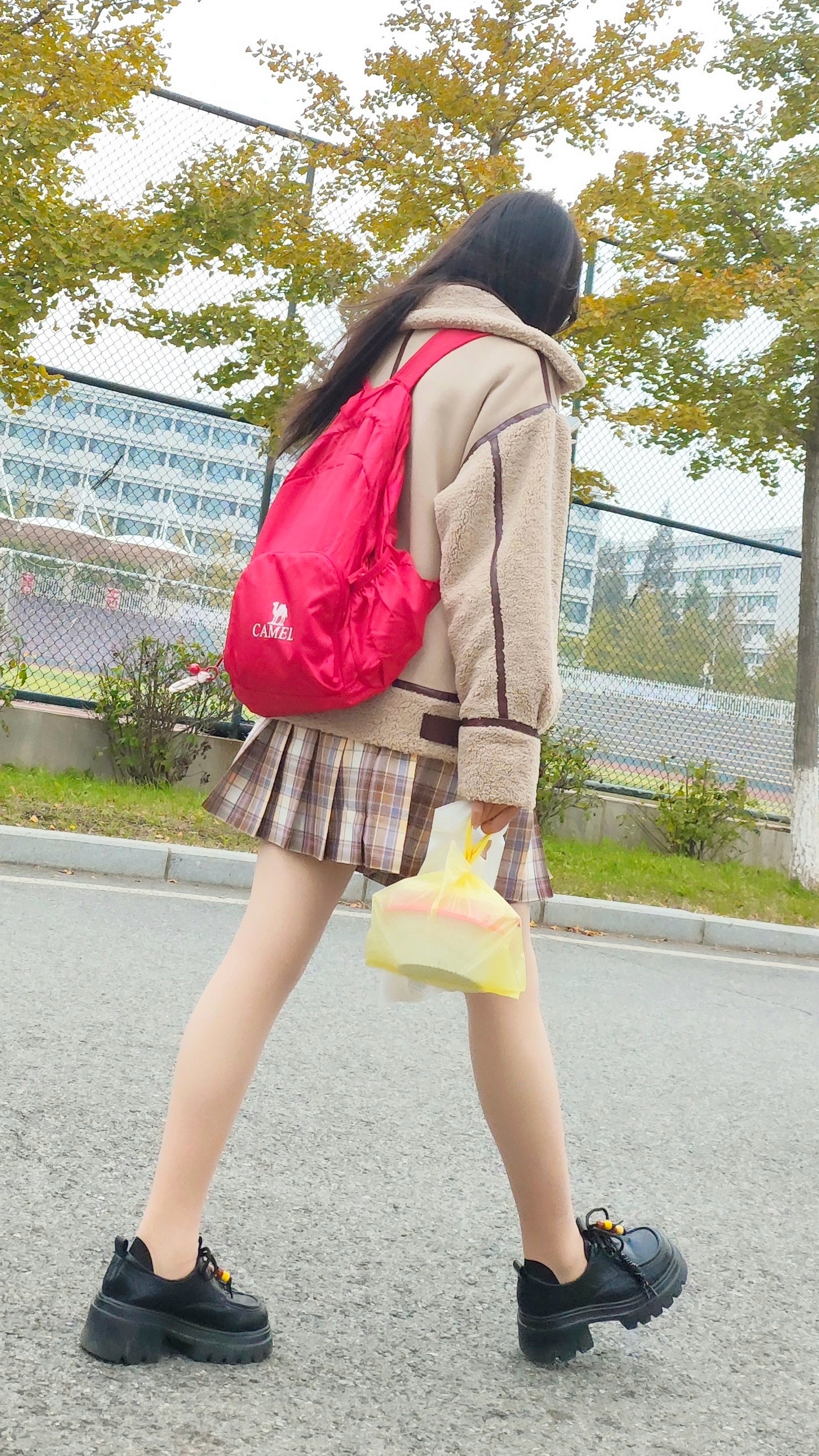 我想要一个跟我一起逛街的人 