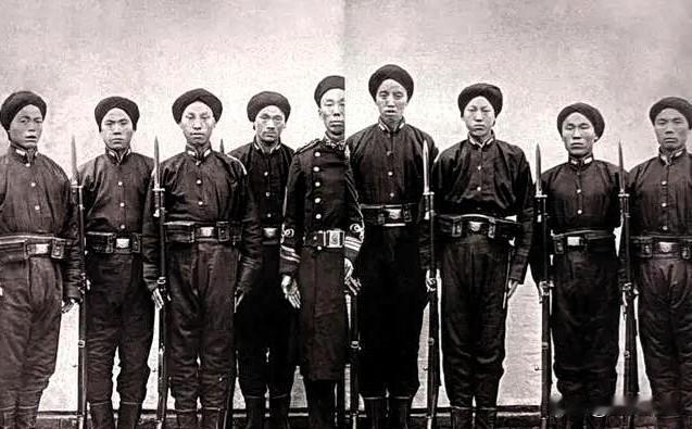 北洋三杰：王士珍、段祺瑞、冯国璋，原本计划凑齐北洋四杰，因故缺席的第四人：梁华殿