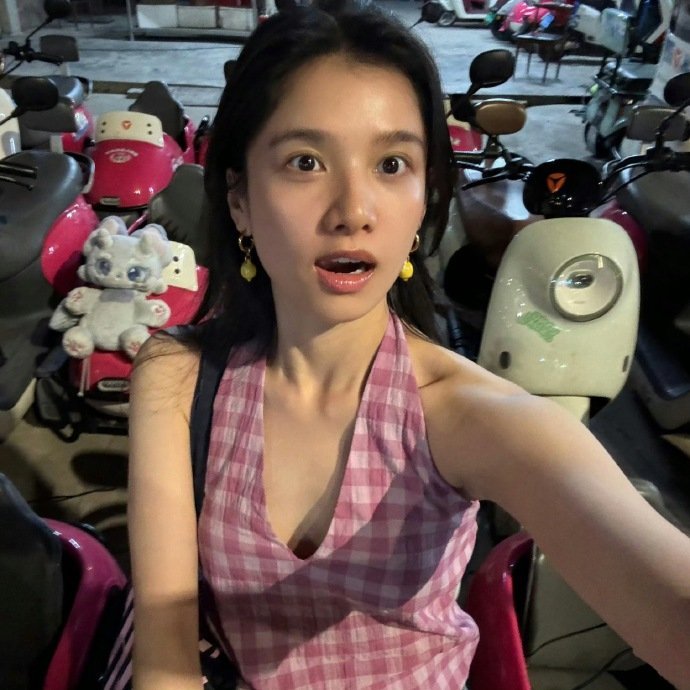 张婧仪 