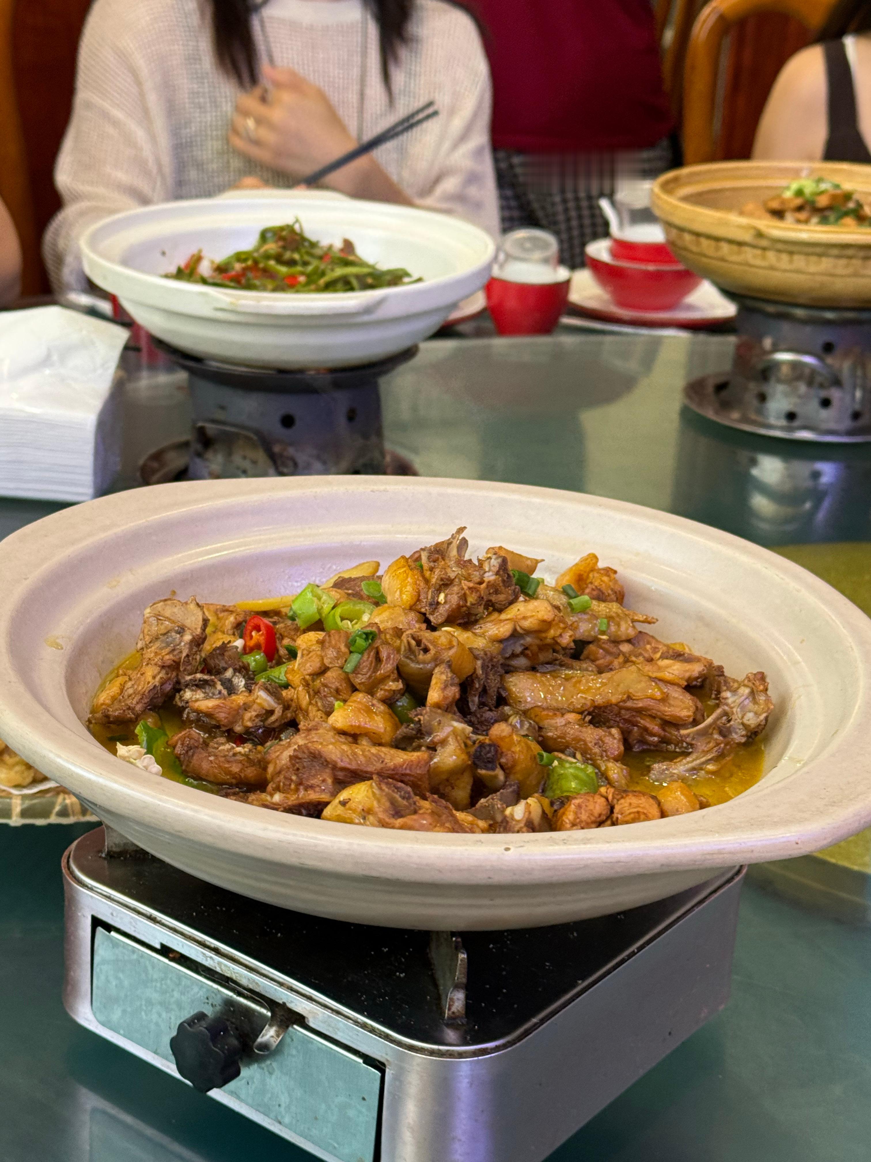 最豪横品牌每次都带我们下馆子也很喜欢员工福利下午茶吧 面包点心都炒鸡好吃早早归家