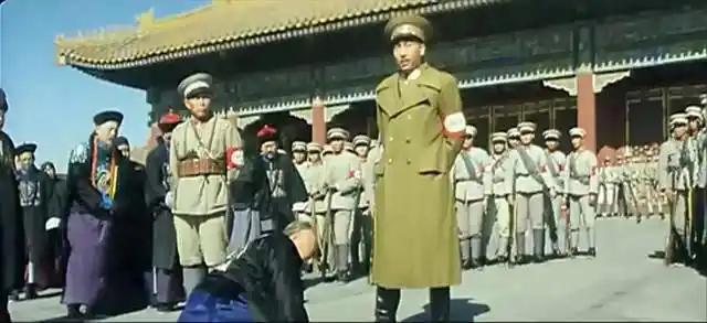 为什么黑清朝的人那么多?电影里面，鹿钟麟说的很清楚了，我们记得是扬州十日，嘉定三