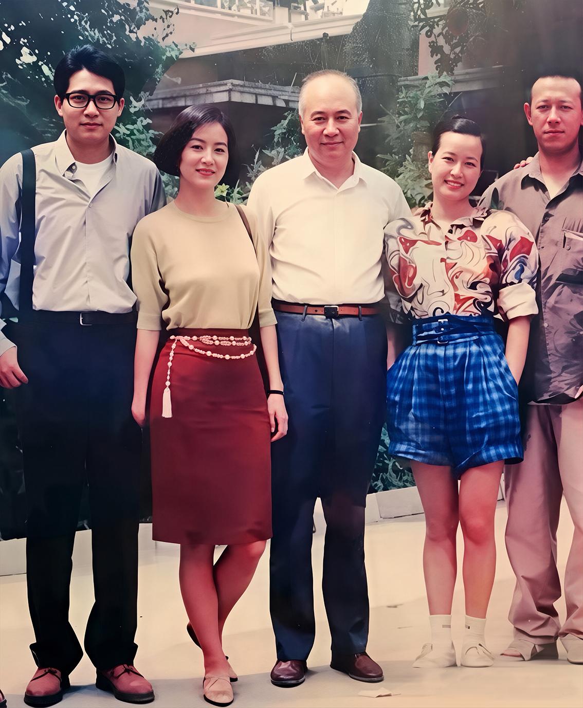 两对情侣
一对来自大陆
一对来自台湾
穿衣打扮的风格很是不同
有一说一
那时品味
