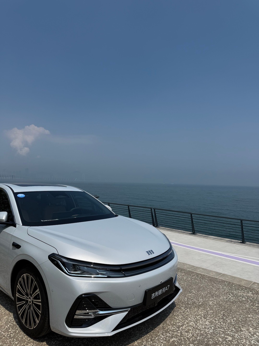 把吉利银河A7开到海边啦[期待]  ​​​