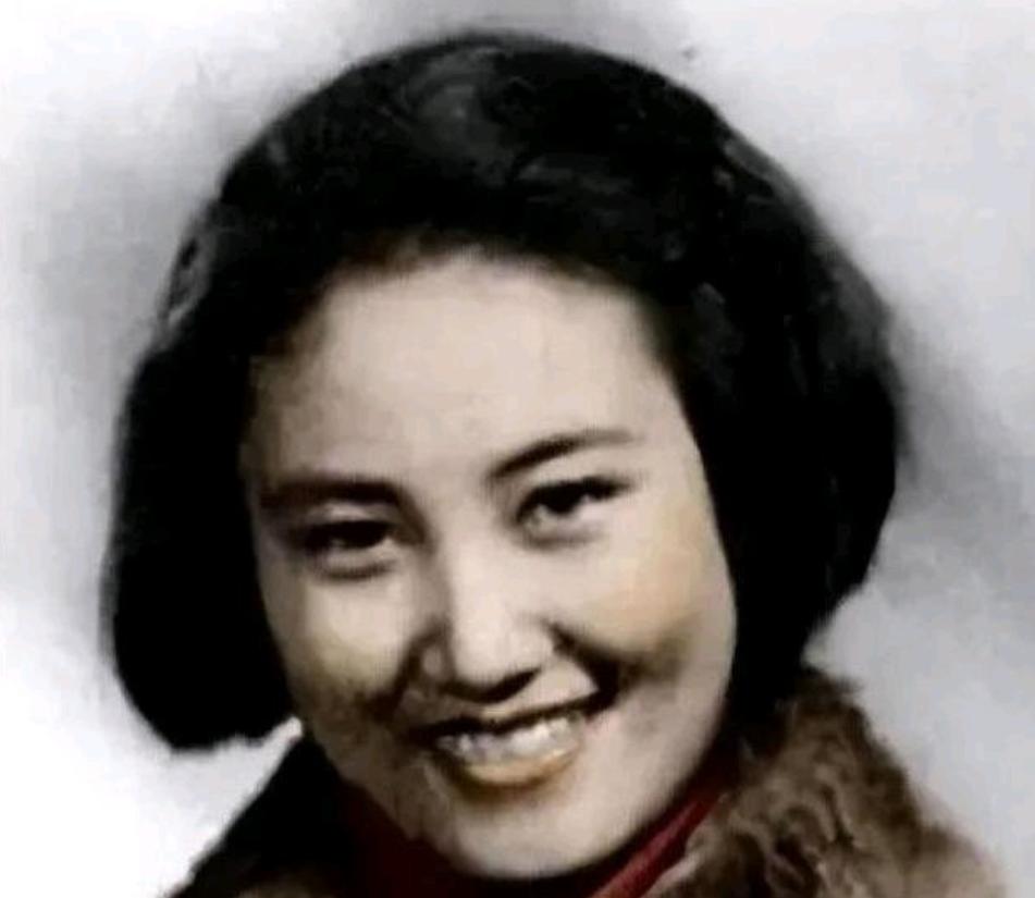 1975年4月4日，一名女犯人被押赴刑场执行枪决。行刑前，她被人用手术刀硬生生切