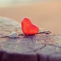 人这一生最亏欠的是父母，只有父母是无私奉献，心里都是操心的是孩子，那怕自己老了，