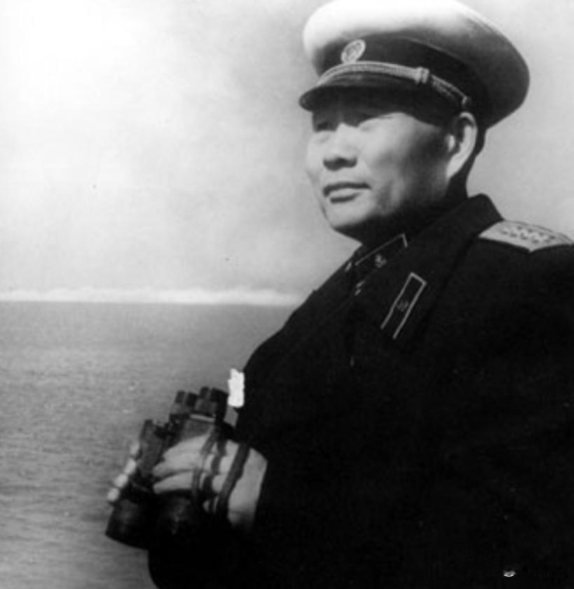 毛主席用人所短，毛主席让晕船的肖劲光当海军司令，让晕机的刘亚楼当空军司令，许多人