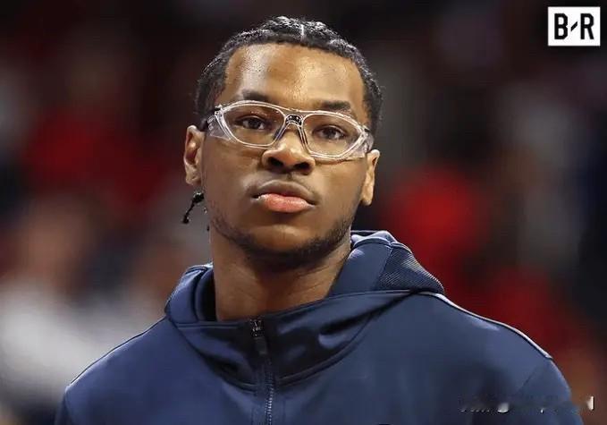 美媒Bleacher Report报道称，湖人球员詹姆斯的次子布莱斯-詹姆斯将缺