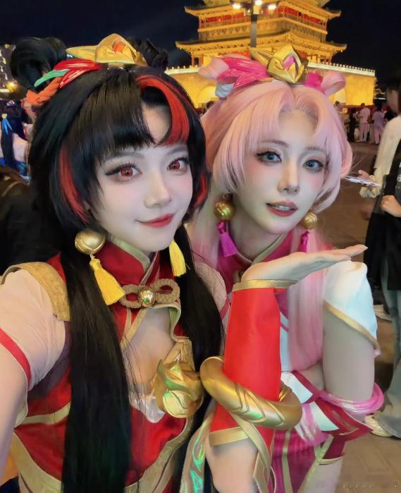 五一啦！坐标西安的小伙伴有福了，连续两天都是LPL国风主题日，今晚拉克丝已经点亮