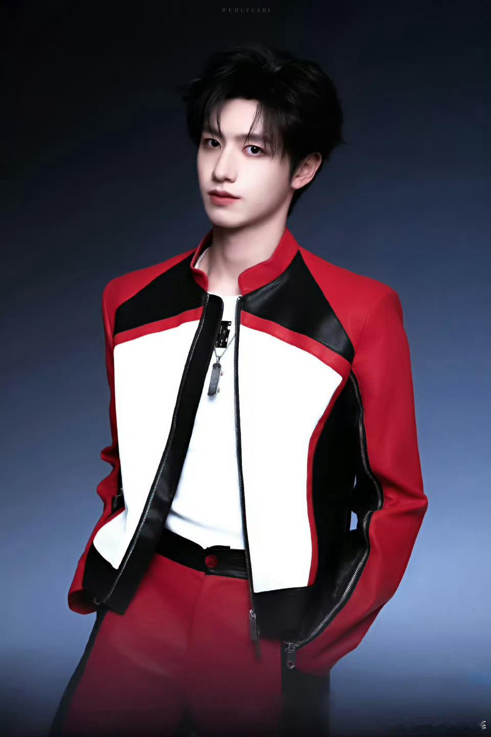 TOP登陆少年 优时颜只有朱志鑫这么一张帅气的脸，才会让人有购买欲吧 ​​​