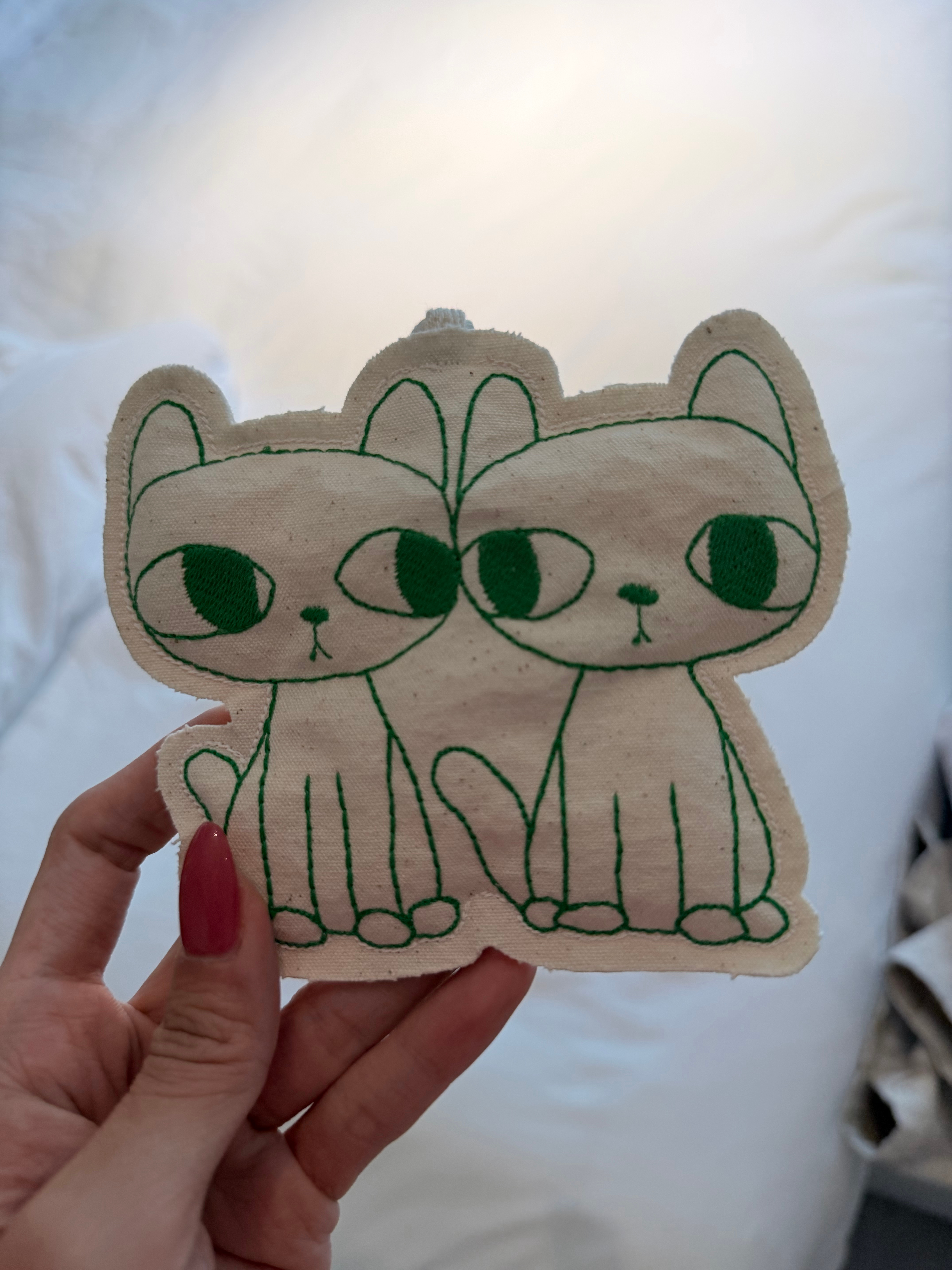 吃的没停 吗呀 感觉这顿刚吃完又吃下一顿了 看啥都好吃 狂买了一堆吃的 带回去 