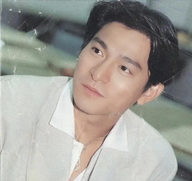 刘德华《天意》唱片销量过百万

来我我们又来谈刘德华唱片销量

1994年刘德华
