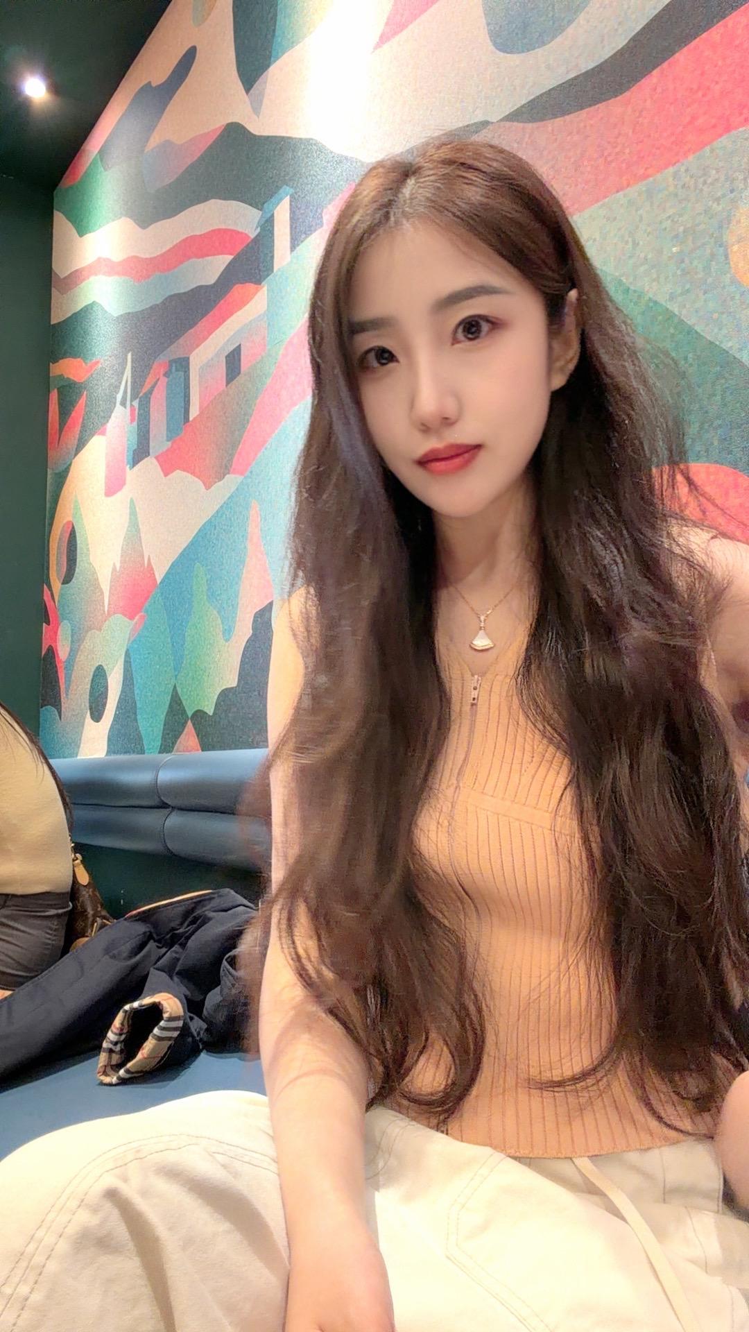 我向你飞 雨温柔的吹慵懒美女造型