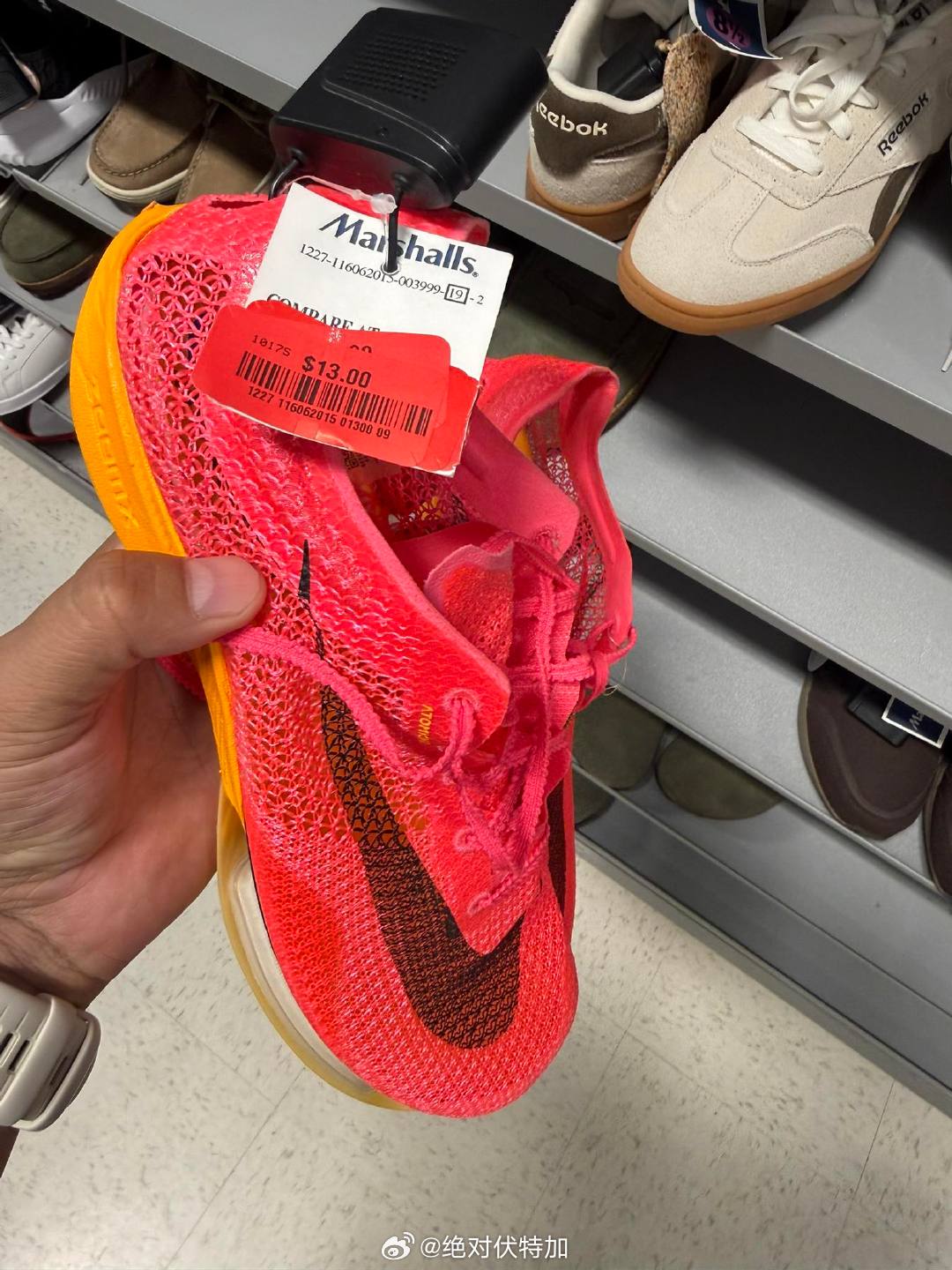 这个价格的确有点过分了。耐克 跑鞋 神仙价格