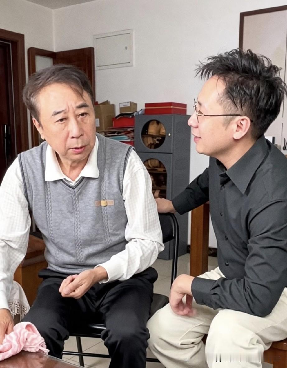 冯巩独子冯开诚41岁仍然未婚，大家觉得长辈该不该频繁催婚？