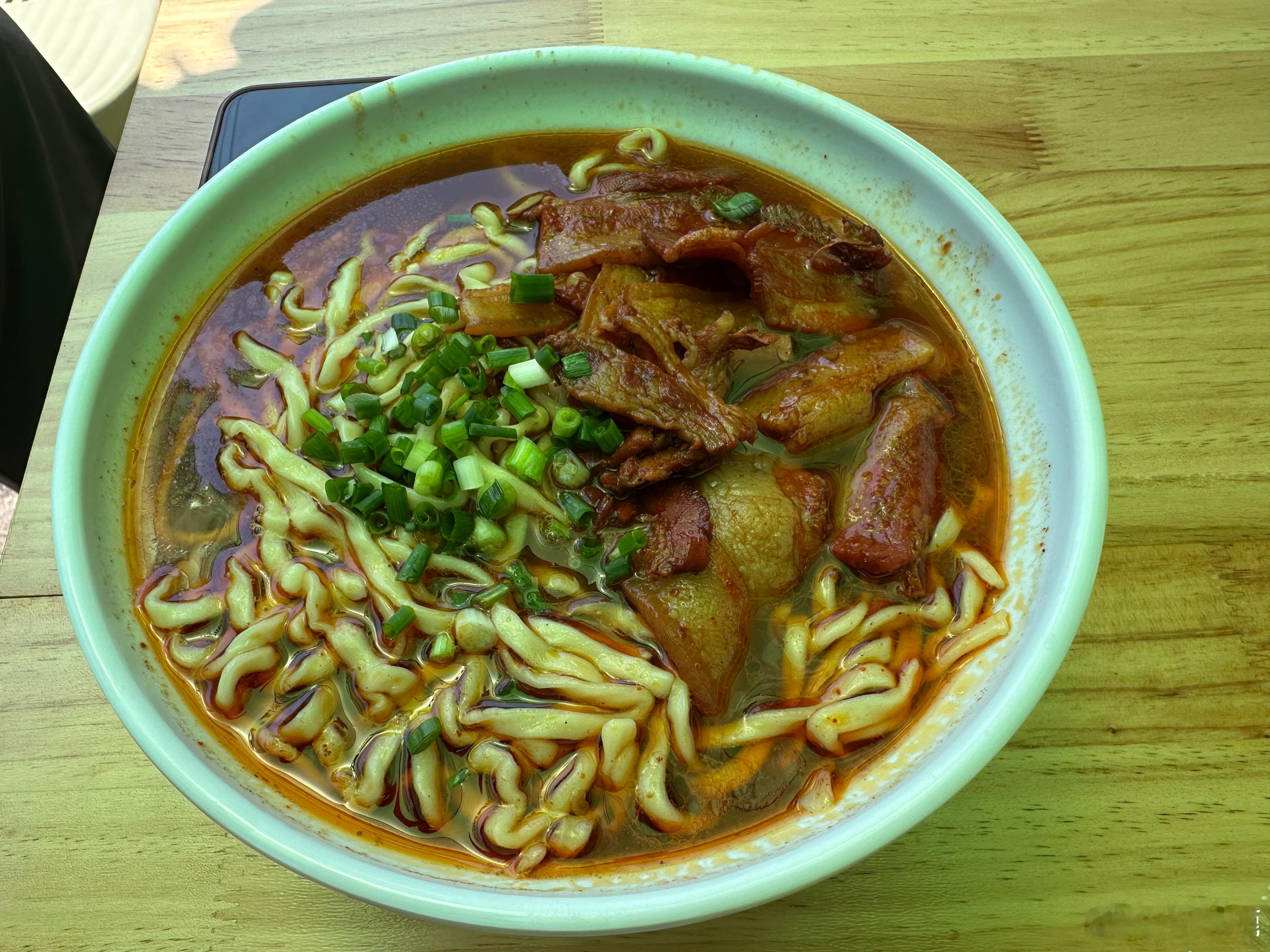 蔡老五大肉面，小排面，吃了 