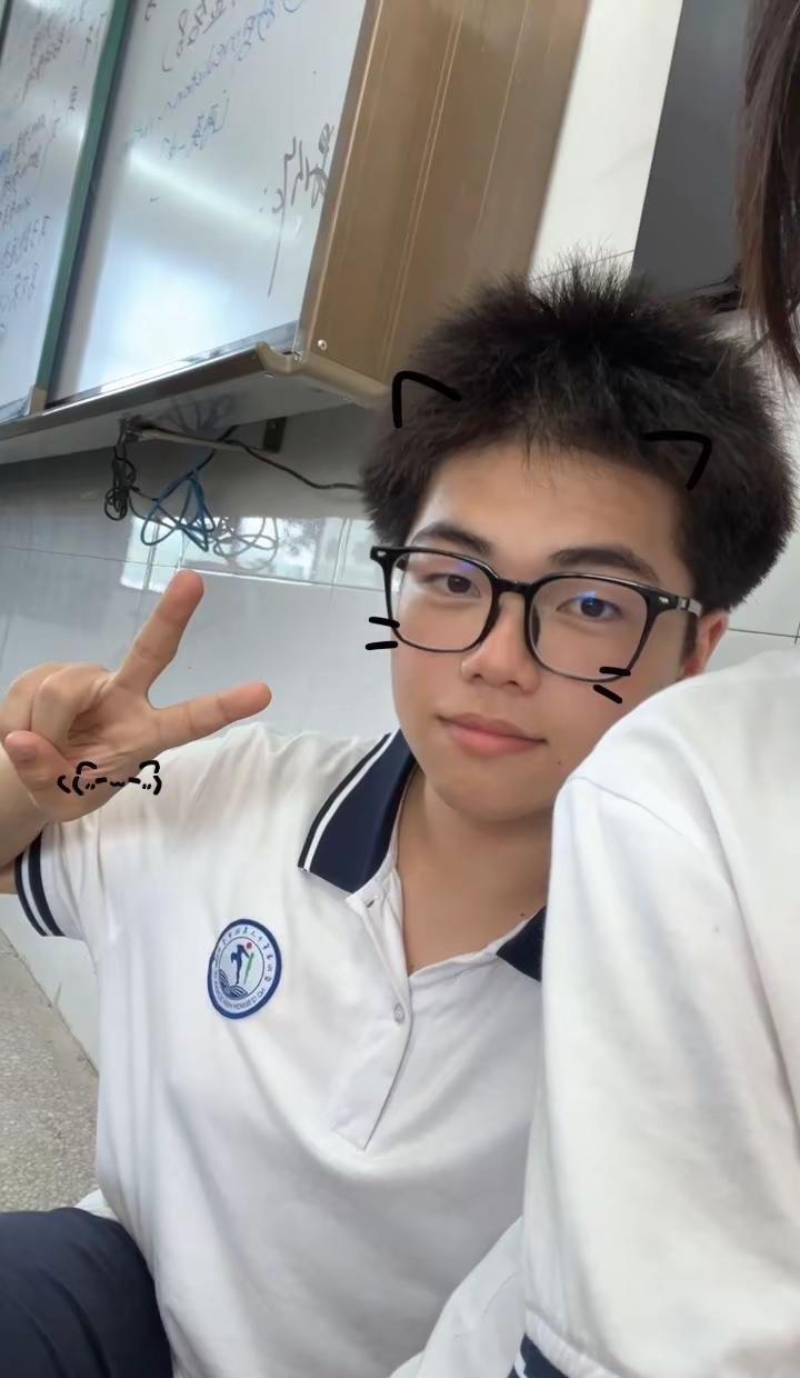 我喜欢平静的生活 每天平静的过完一天 这就足够了 就算有什么出乎意料的事情即将发