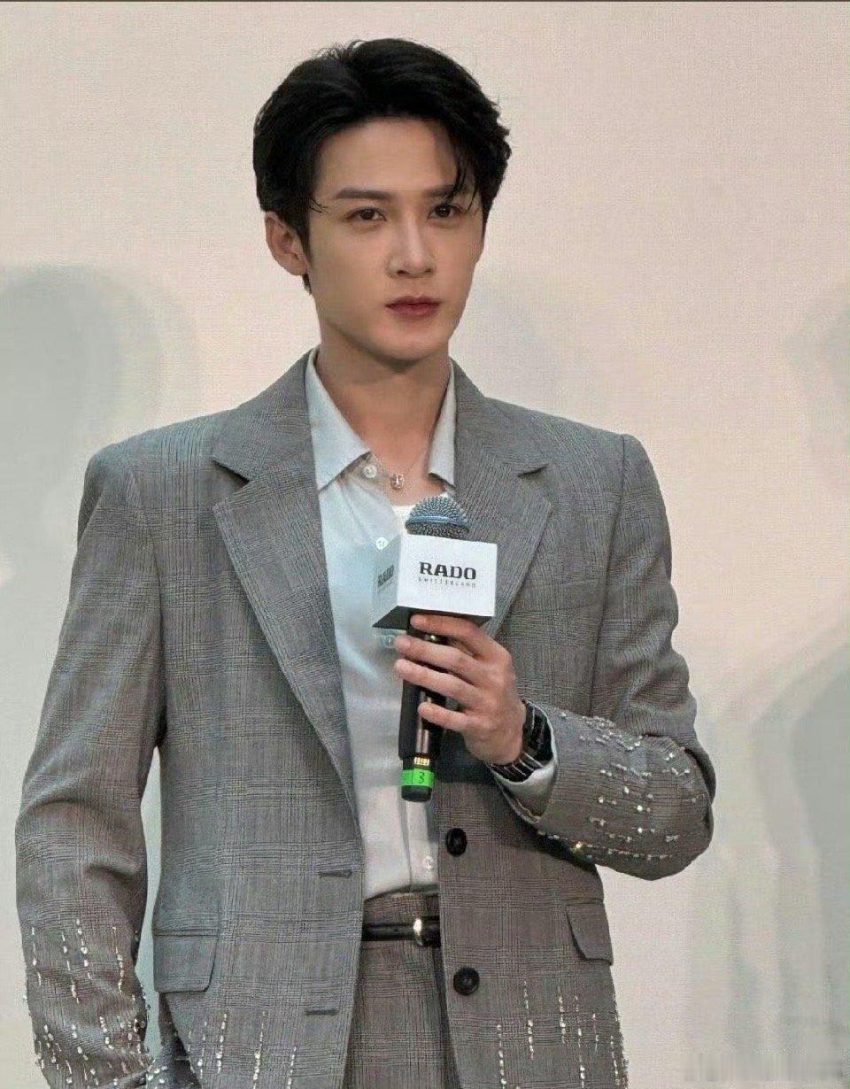 不知道不知道，檀健次的脸很曼妙 