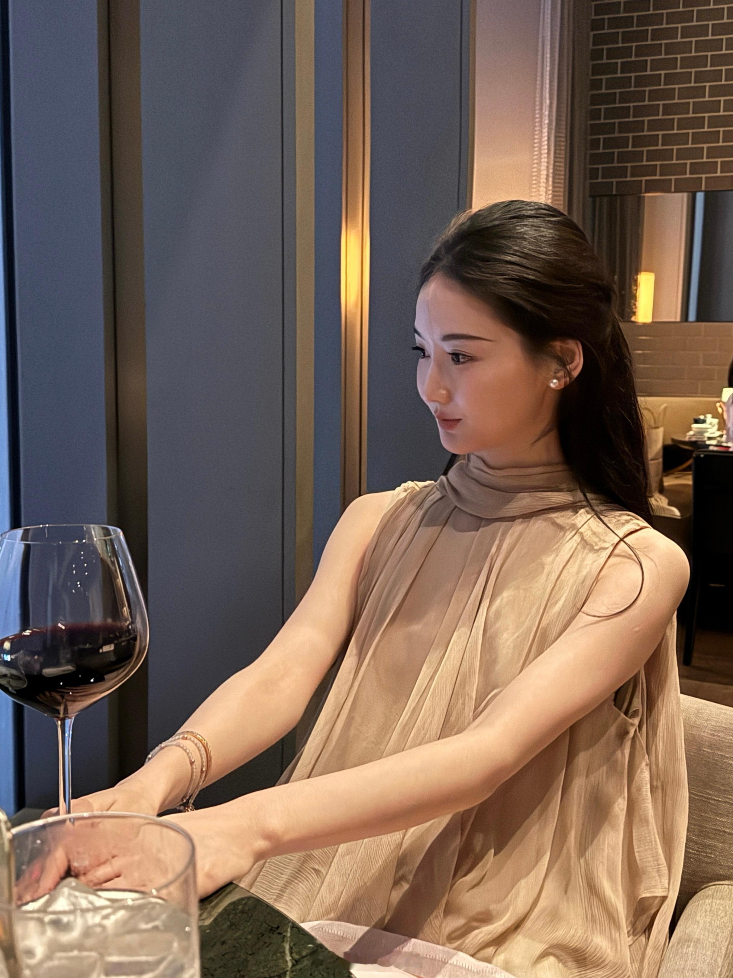 和这位朋友步入婚姻的第四年！🥂😌感谢有你哈哈哈哈！ ​​​
