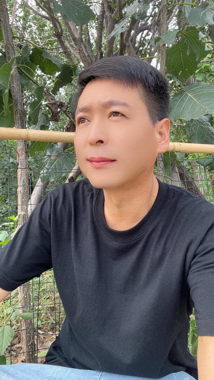 找老婆一定要找脾气大的，没有脾气的女人就像一杯白开水，解渴但无味，有脾...