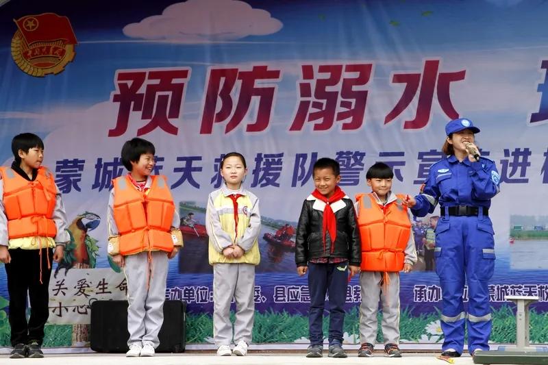 虽然放假了，但是防溺水，防诈骗的宣传信息每天都在发，留守儿童还要打电话，怕没人管