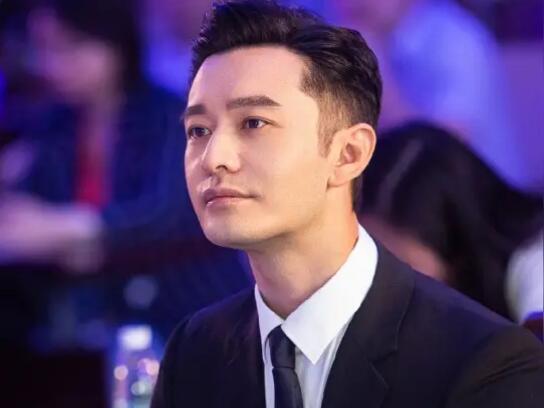 这句话出自近期一档深度播客访谈，黄晓明从头到尾没有点名任何具体人物，本质是人到中