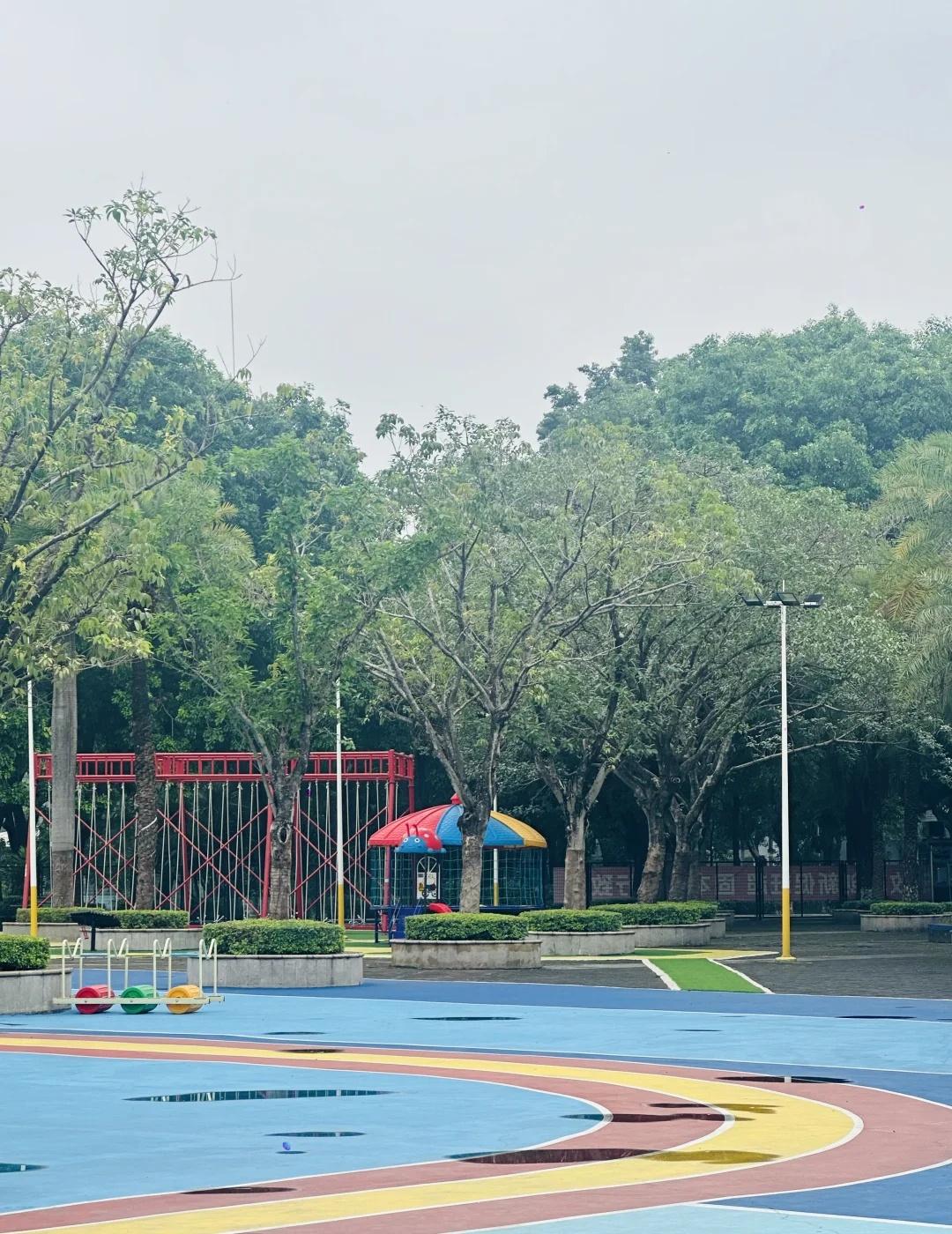 广州天河又多一个免费遛娃公园❗周末出游
🌈广东奥体中心里新开放了一个宝藏智慧公