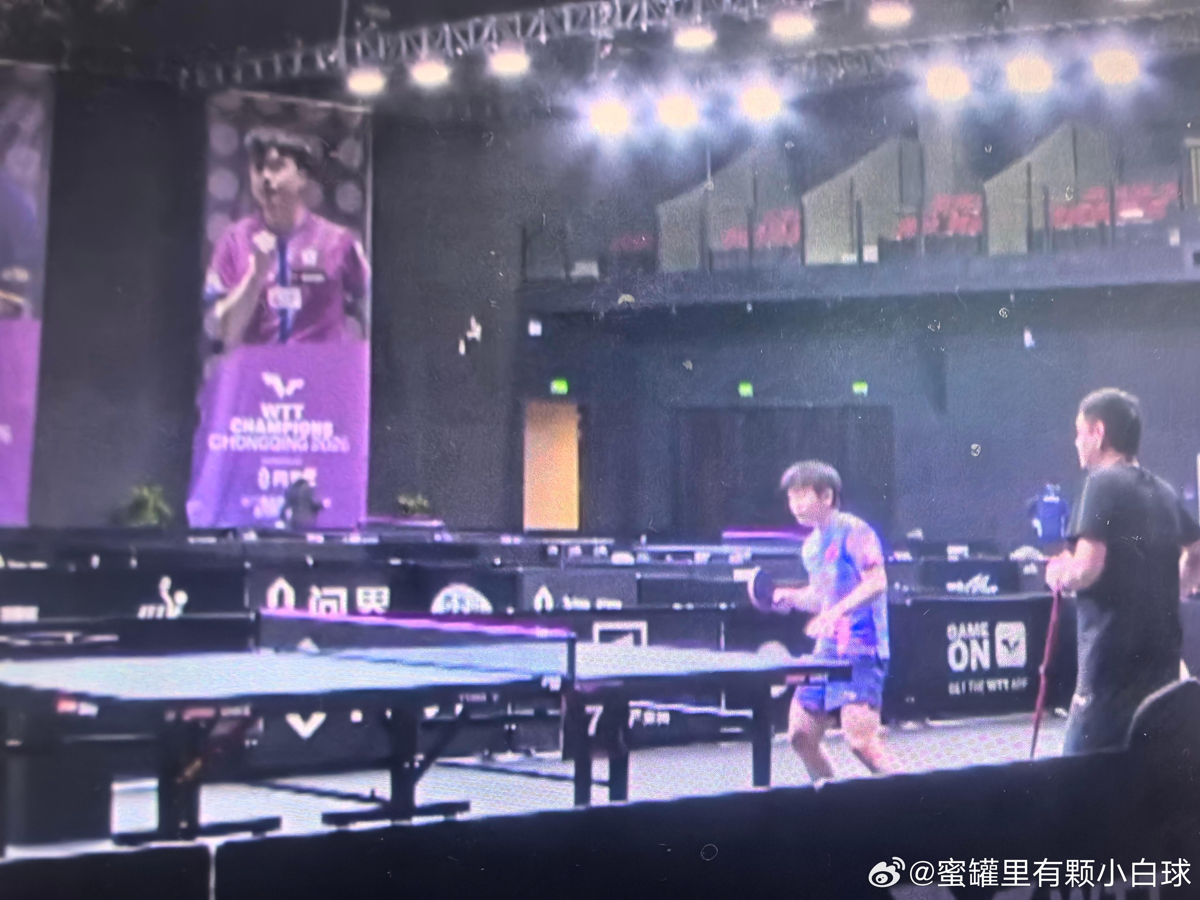 空荡荡的训练场，比完赛的你，依旧在一拍一拍的努力着