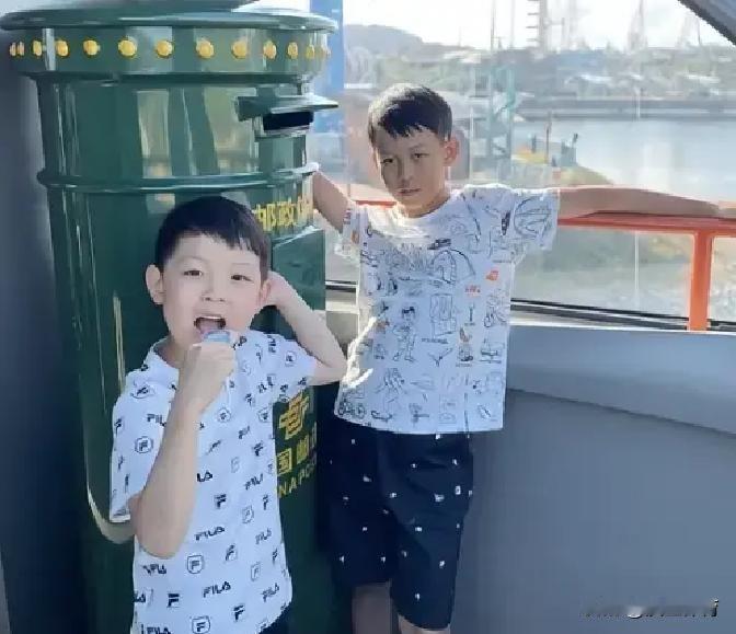 王皓两个儿子，一个姓王，一个姓闫。
这事儿居然能上热搜？
还扯出什么“同父异母”