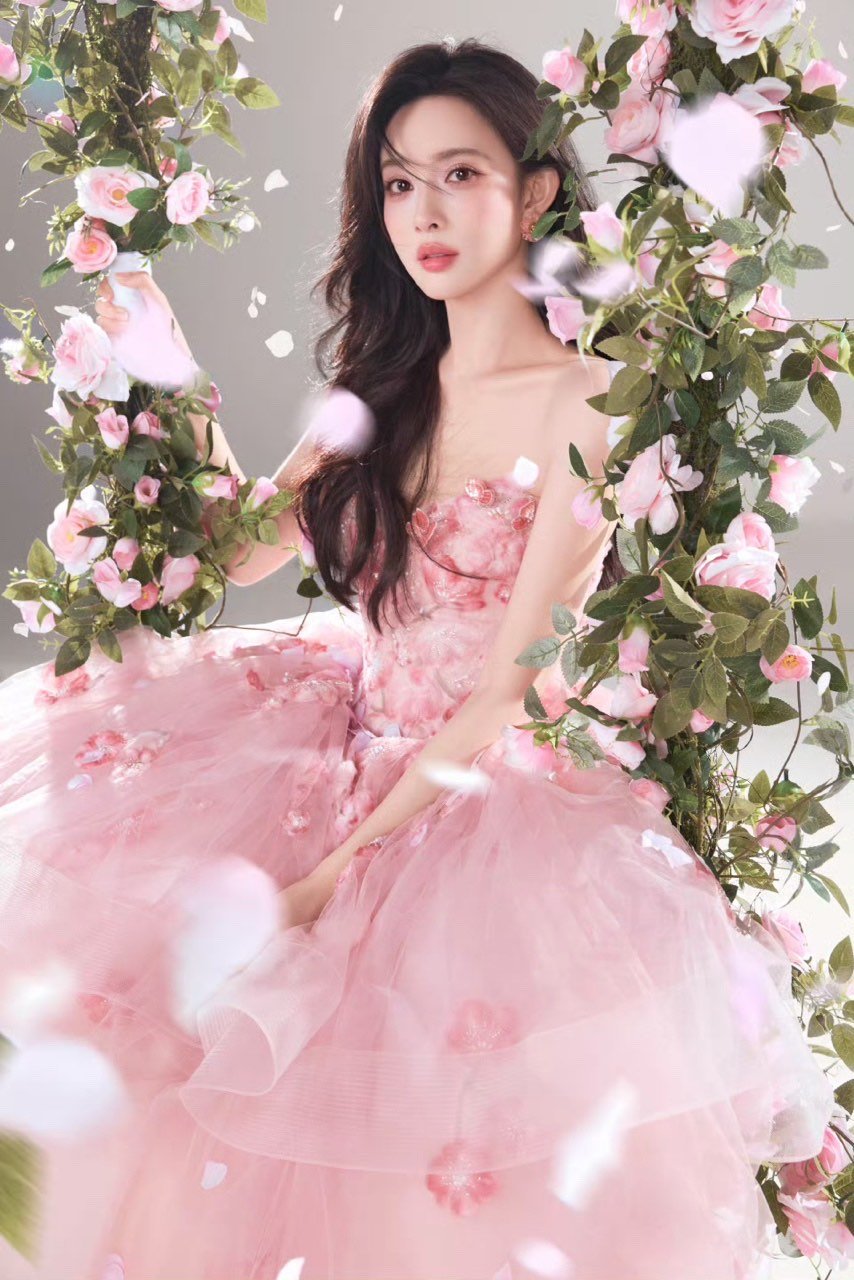 孟子义粉裙桃花孟子义荡秋千的桃花仙子  孟子义荡秋千的桃花仙子！ ​​​