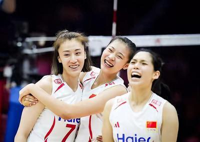 世界女排联赛土耳其站第二场比赛，中国女排3-0已经轻松拿下法国女排，取得了本站比