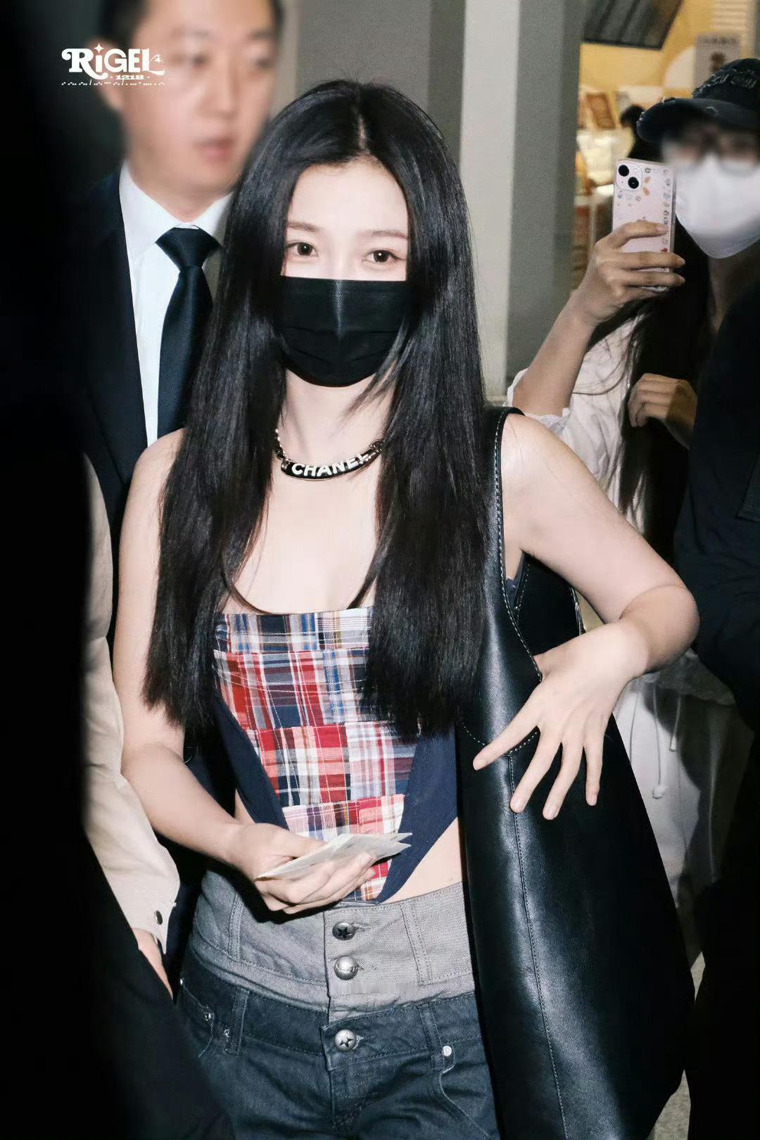 羽毛球冠军刘毅想得到虞书欣的祝福 2025.05.08 ICN🛫发光的宝宝状态