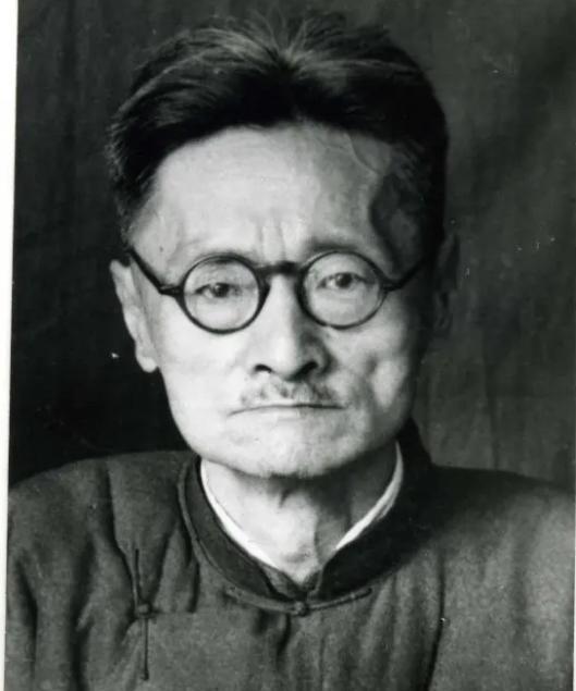 1928年11月，蒋介石到安徽大学视察，和校长刘文典吵架后，狠狠扇了他两个耳光。