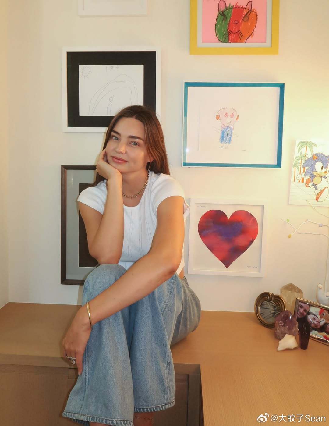 Miranda Kerr米兰达可儿分享九月份工作照，拍摄+自家护肤品牌的宣传，图