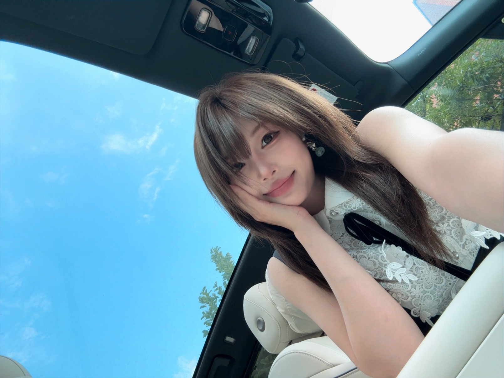 每次开i6出门碰上天气好的时候都会打开遮阳帘在车里呆一会！！太通透了特别舒服（不