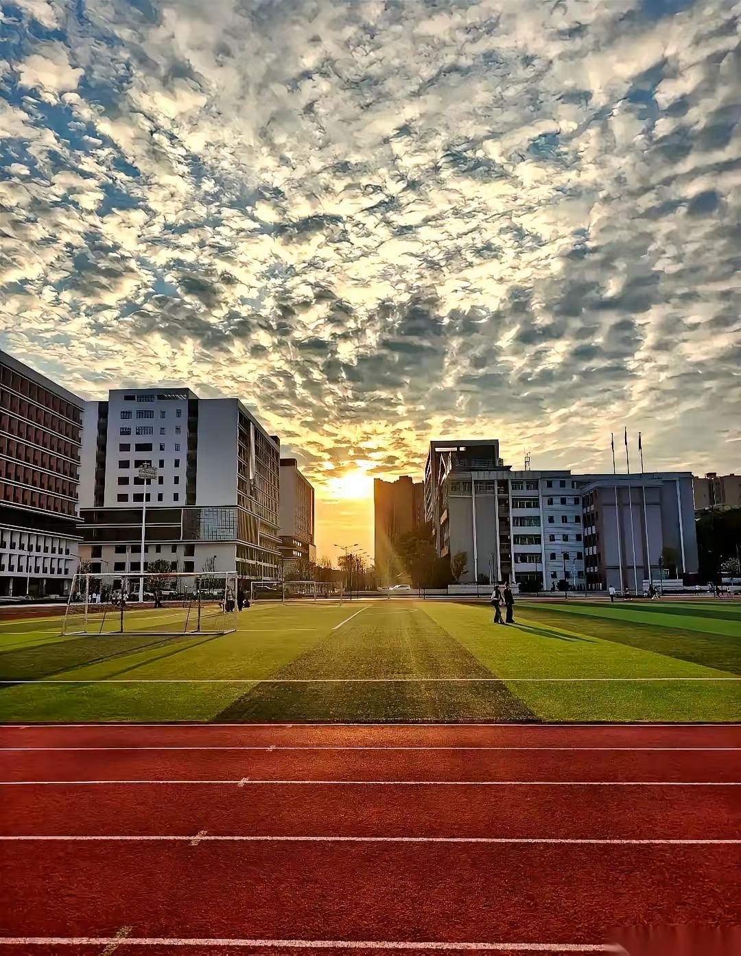 复读这一年对于学生来说什么是最重要的呢？
提高成绩当然重要，但我以为更重要的还是
