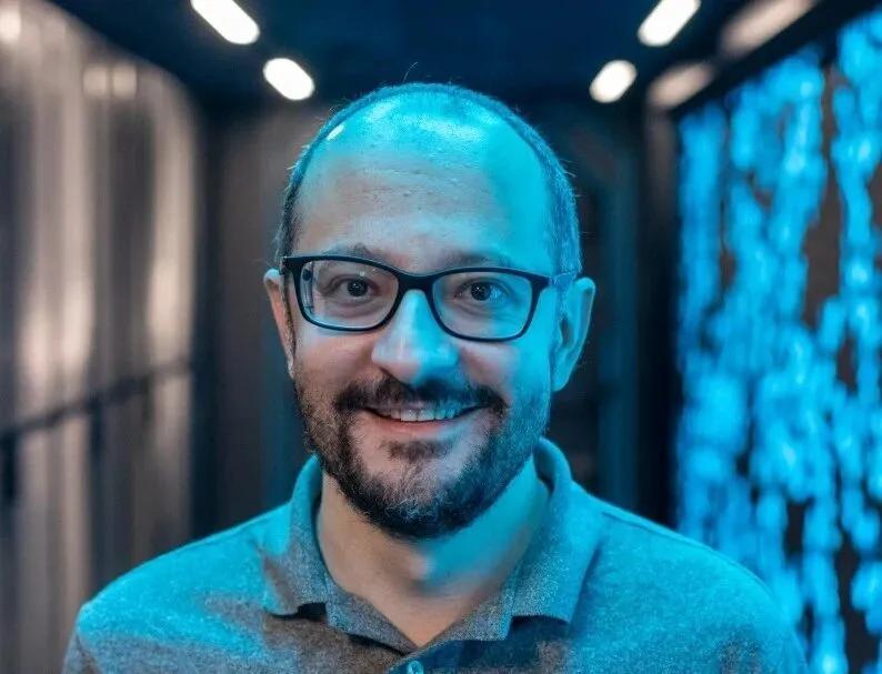 用AI最会赚钱的英国人出现了？
 
46岁的亚历克斯·格尔科（Alex Gerk