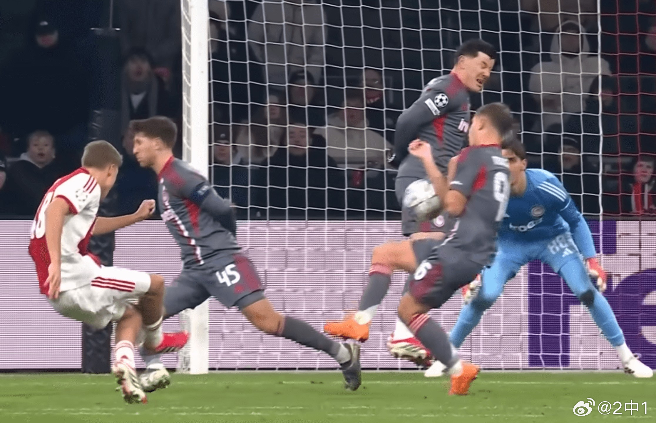 同一套规则，两套标准——欧冠和英超的执法差在哪欧冠淘汰赛今晚开打，一个老话题又会