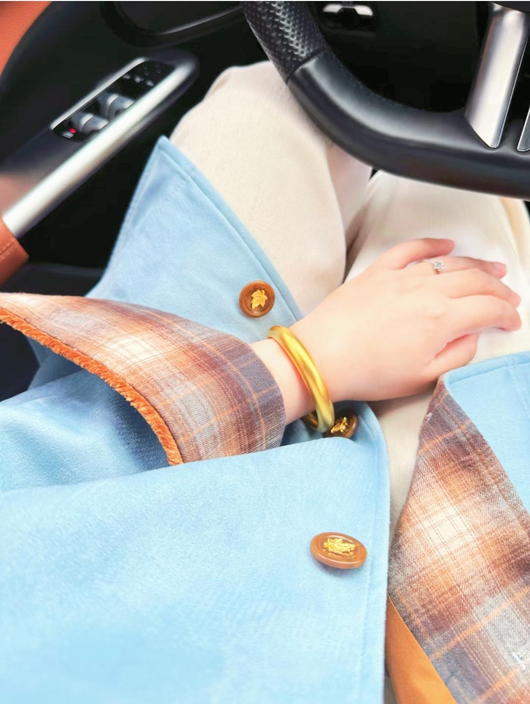 太吓人了！
金价大跌居然还有这种坑！
 
同事花84000买了个70克金镯子，