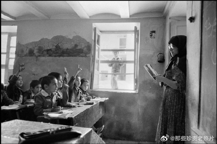 1979年，伊朗，学校 