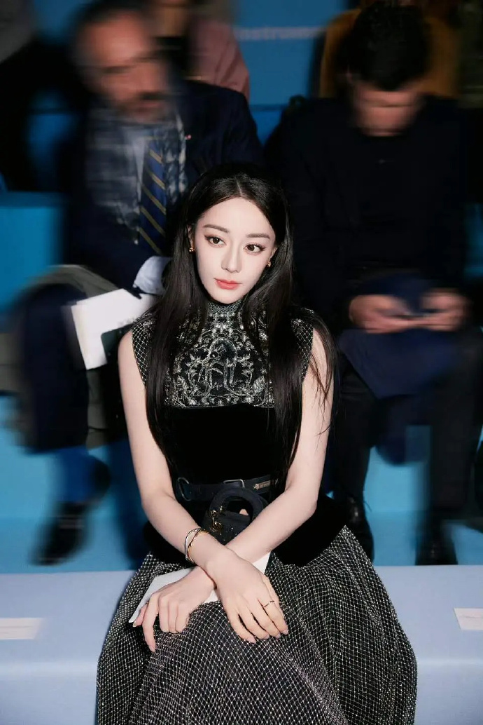 什么外型，哪里来的老太。改写后：这外型奇特，老太从何而来？ ​​​