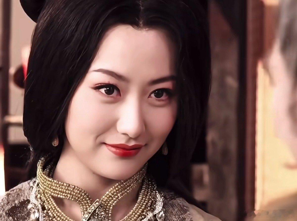 没人比白冰更懂魅惑二字，实在是太勾人了 