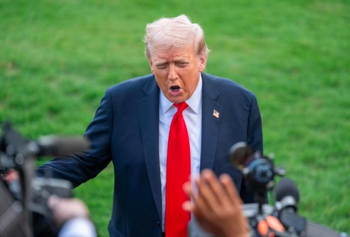 特朗普：已下令海军击沉任何在霍尔木兹海峡布雷的船只
【观察者网】据美国消费者新闻