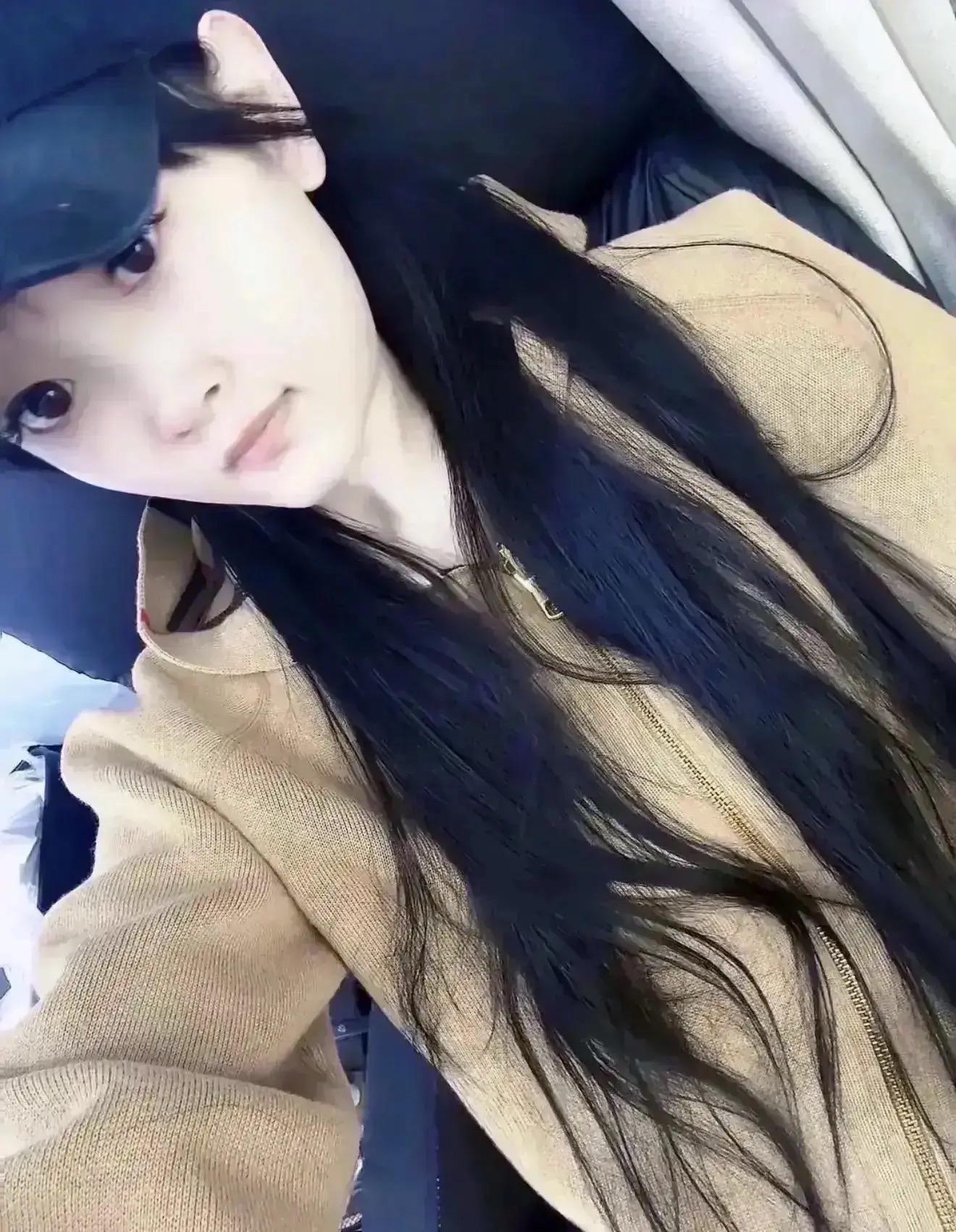 你多好啊 又漂亮又聪明的 哈哈哈 我觉得你说的对