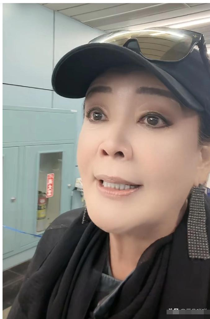 兰姐啊兰姐
真的不知道怎么说你好
体检完说各项都好体质没问题，
，自己打包行李坐