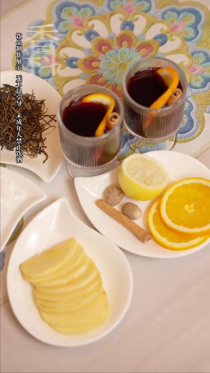 听说红酒桂皮是绝配，据了解热红酒茶在网上听说很时髦，我没喝过也没做过，但是既然时