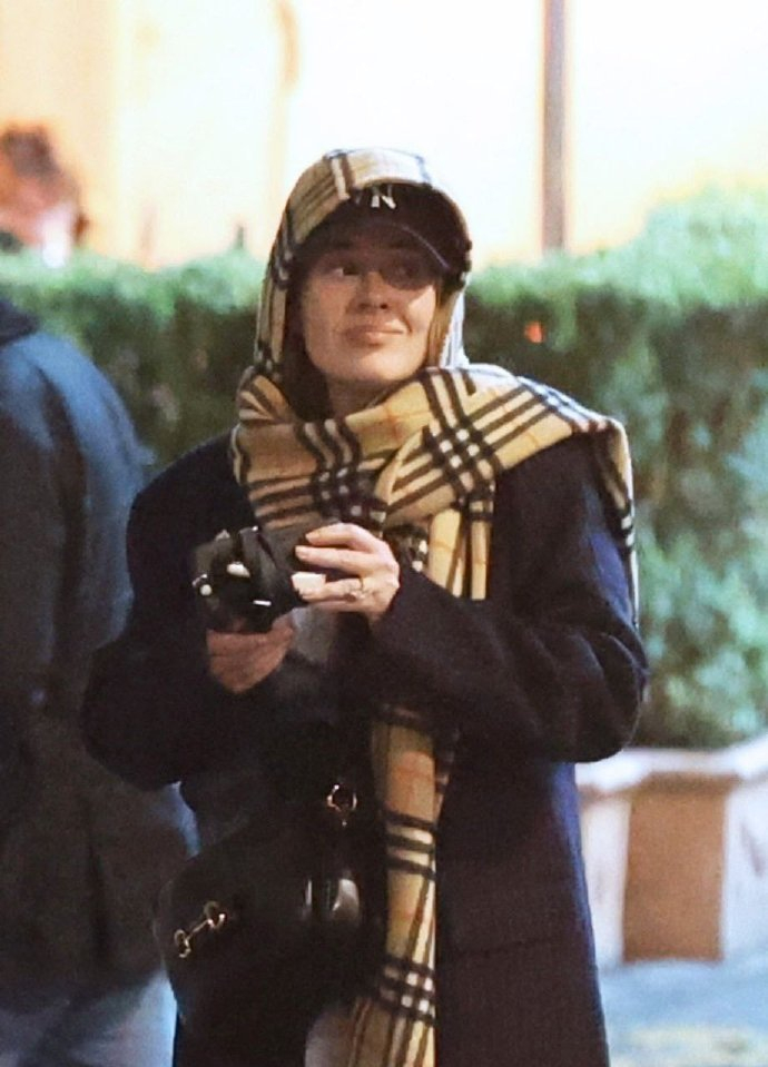 Adele首部电影拍摄路透 有网友在意大利拍到阿黛尔Adele正在拍摄新电影《C