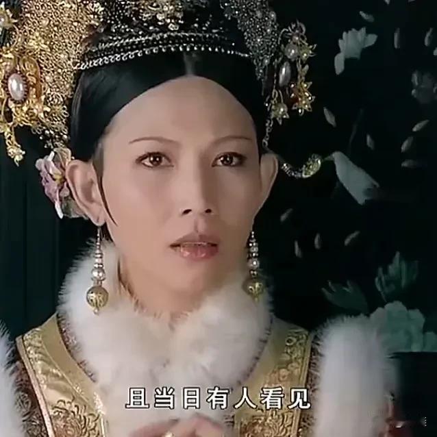 翊坤宫里，有人看见皇帝跟福子说话，看见华妃当时就不高兴了。
当时皇帝身边除了苏培