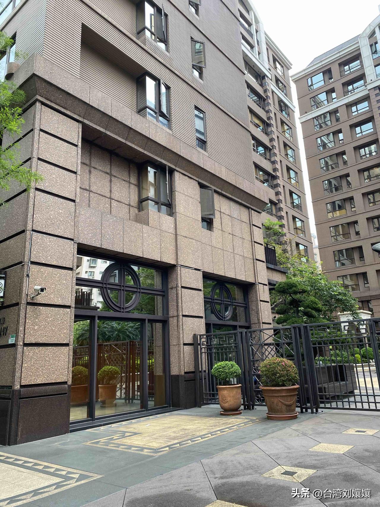 如果你手上有 1800万台币，约375万人民币，让你在台北士林和成都南边买房，你