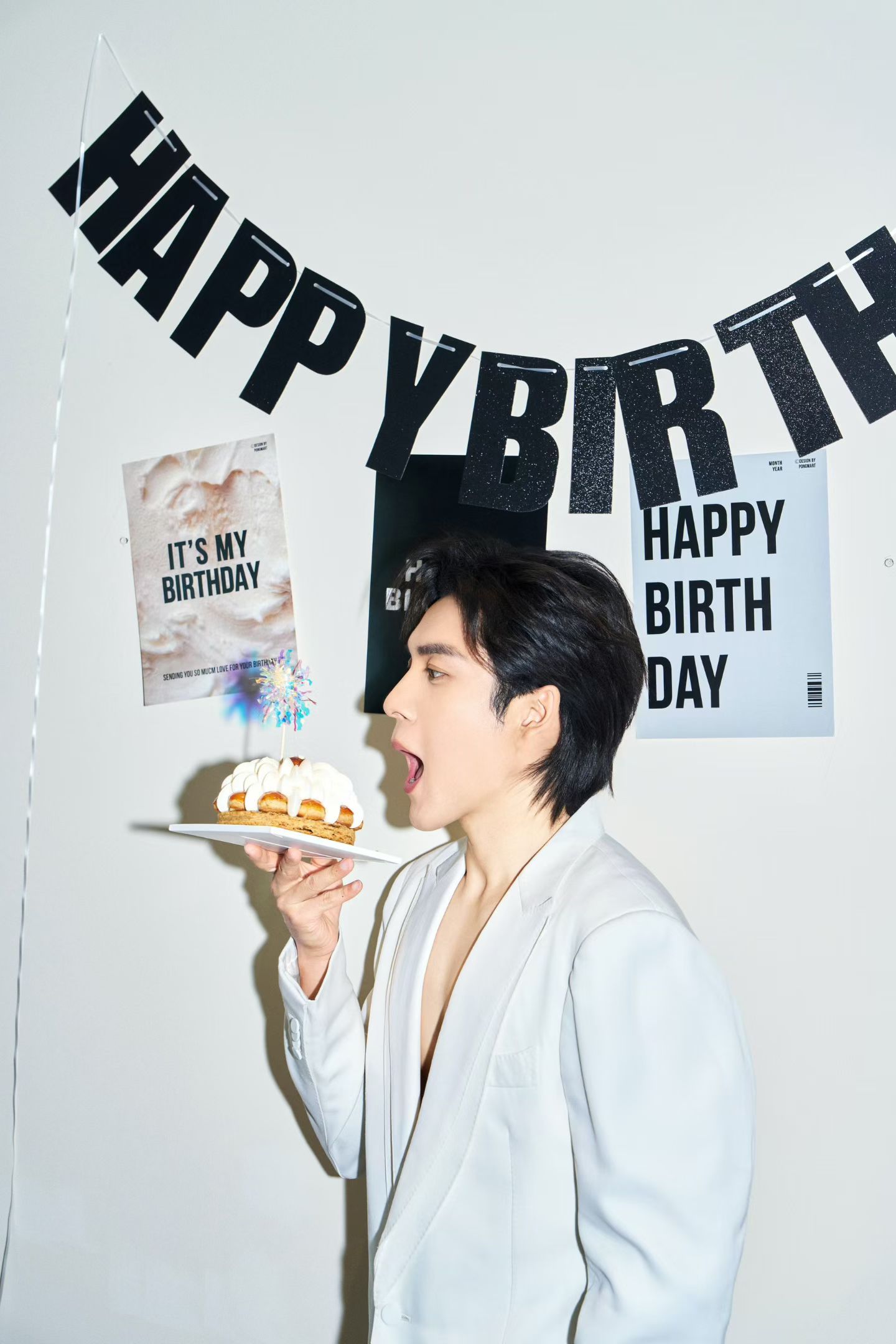 韩东君生日照好大方韩东君 好好好！！！哥过生日还给大家发福利呢dddd～生日快乐